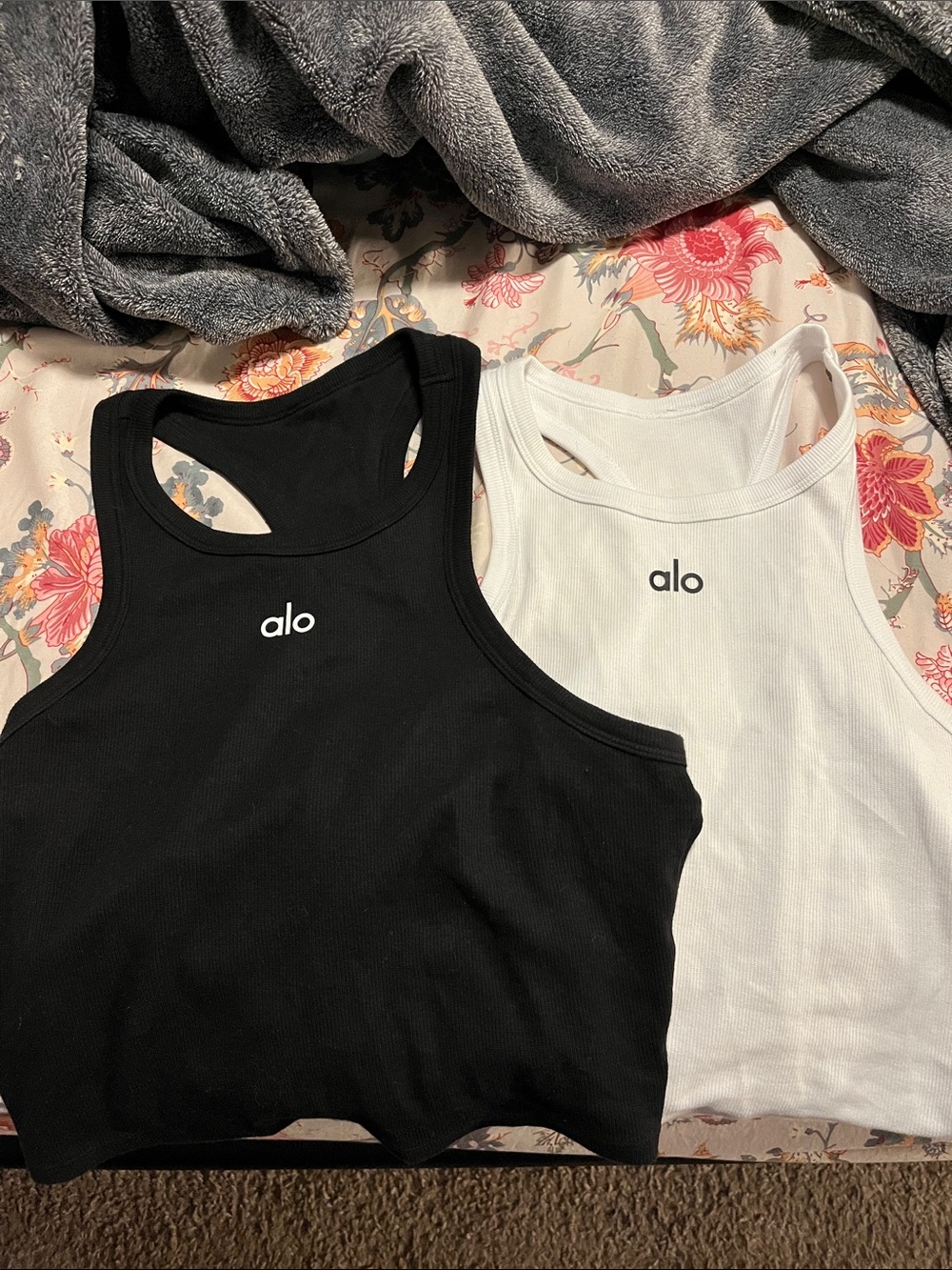 2  for 1 Alo Ribbed Racerback Crop Tank - Black & White